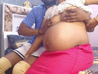 Mladý pregnent pinki bhabhi gives šťavnaté fajčenie a devar semeno v ústa: tehotné porno