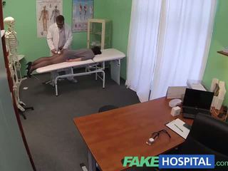 Fakehospital i fshehur cameras kap female i durueshëm using masazh tool