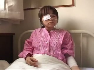Mladý japonská coura s ruptured ňadra a anální injury
