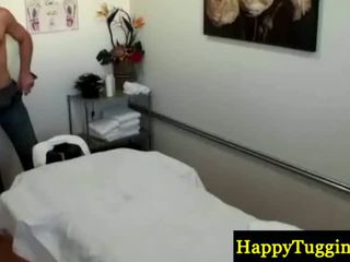 Aasia masseur teeb tema klient sperma
